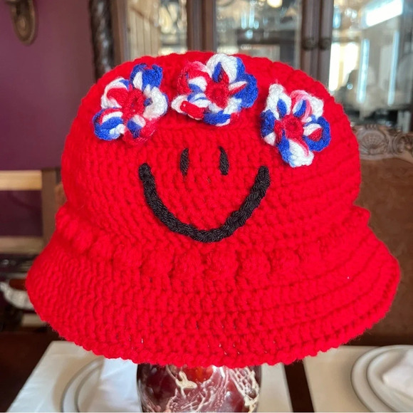 Handmade 4th‎ of July Women’s Red White & Blue Crochet Bucket Hat Size:21-22 - Picture 2 of 11